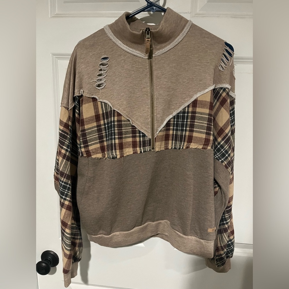 Women’s BKE distressed sweater